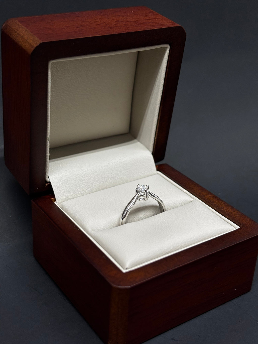 Anillo Oro Blanco 18k - 0.20ct Brillante Natural