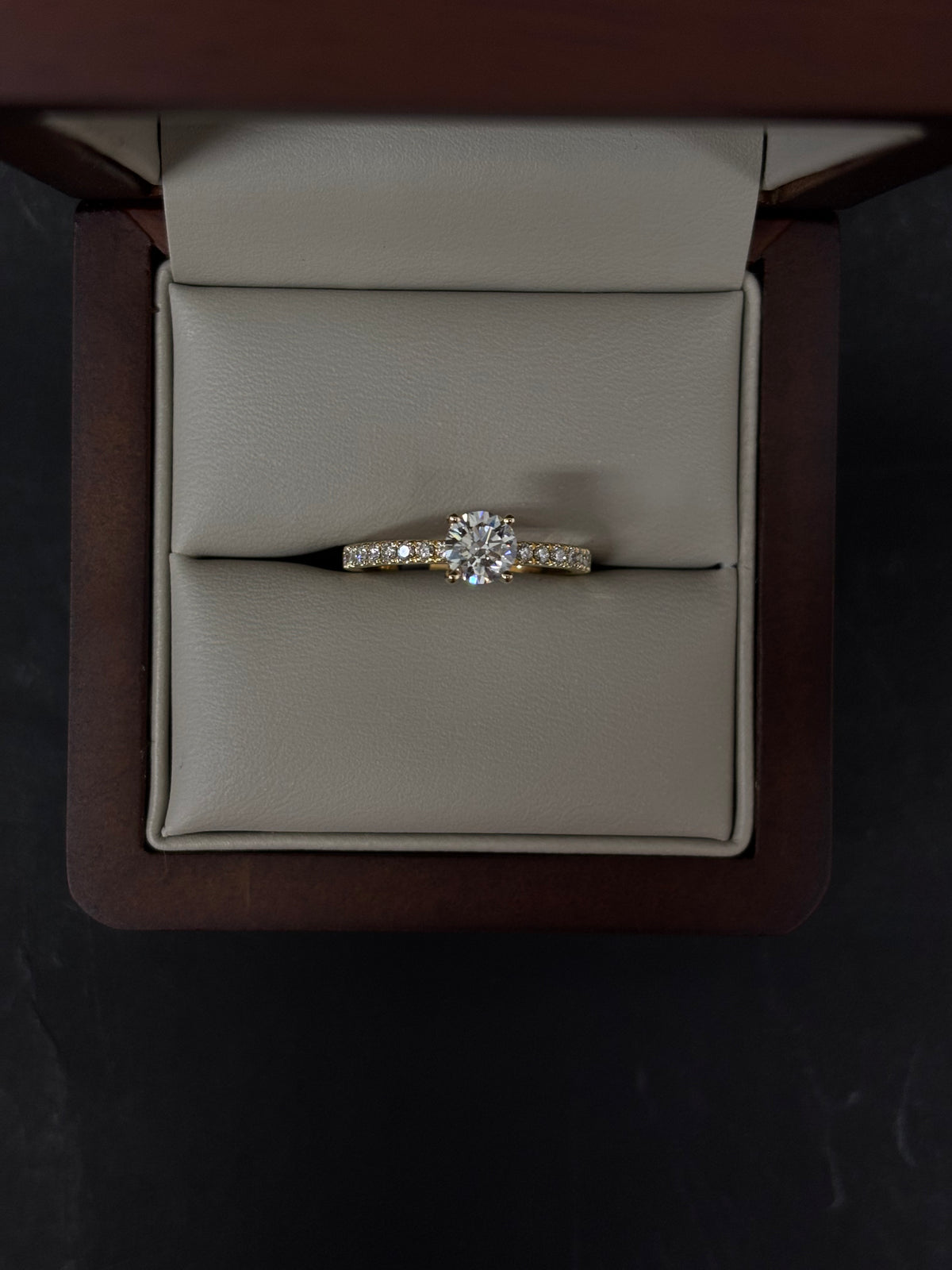 Anillo Oro Amarillo 14k - 0.84 ct Brillante de Laboratio
