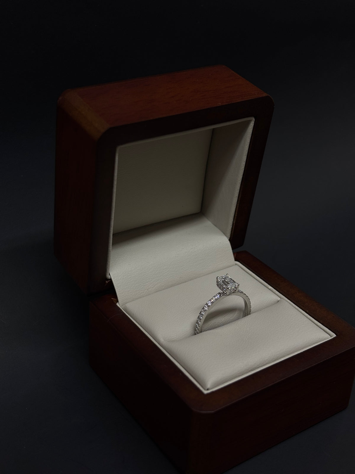 Anillo Oro Blanco 14k - 0.79ct Brillante de Laboratio