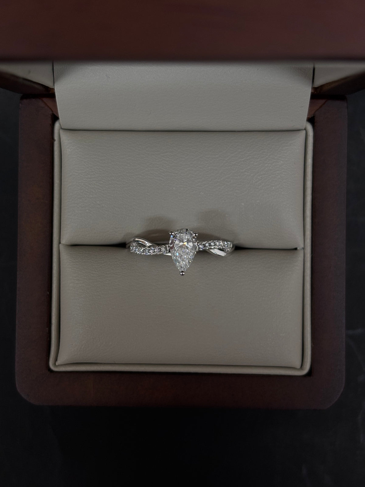 Anillo Oro Blanco 14k - 0.69 ct Brillante de Laboratio