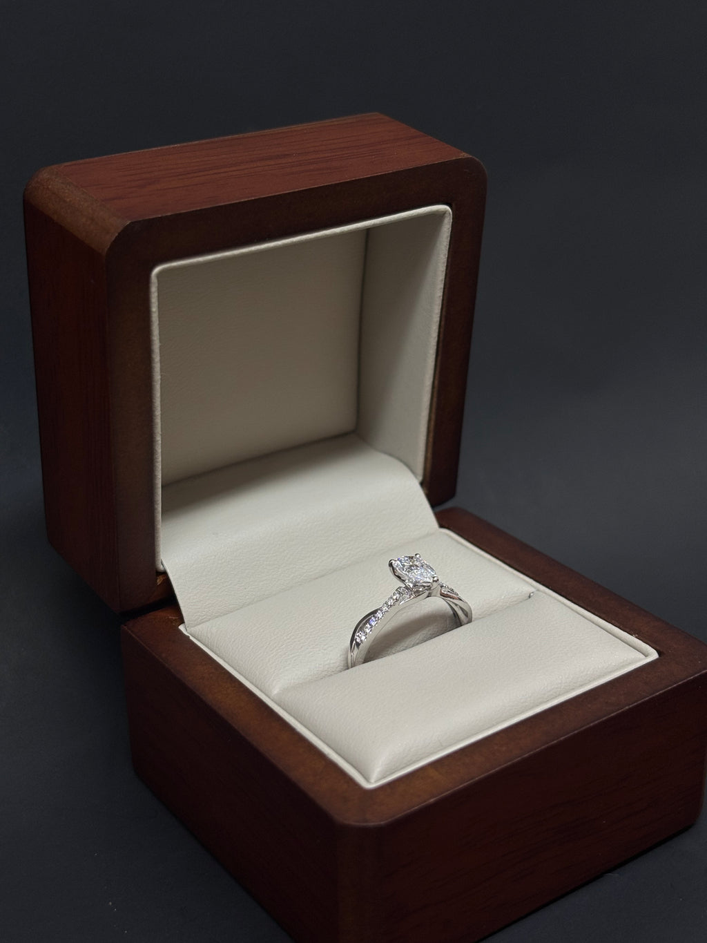 Anillo Oro Blanco 14k - 0.69 ct Brillante de Laboratio