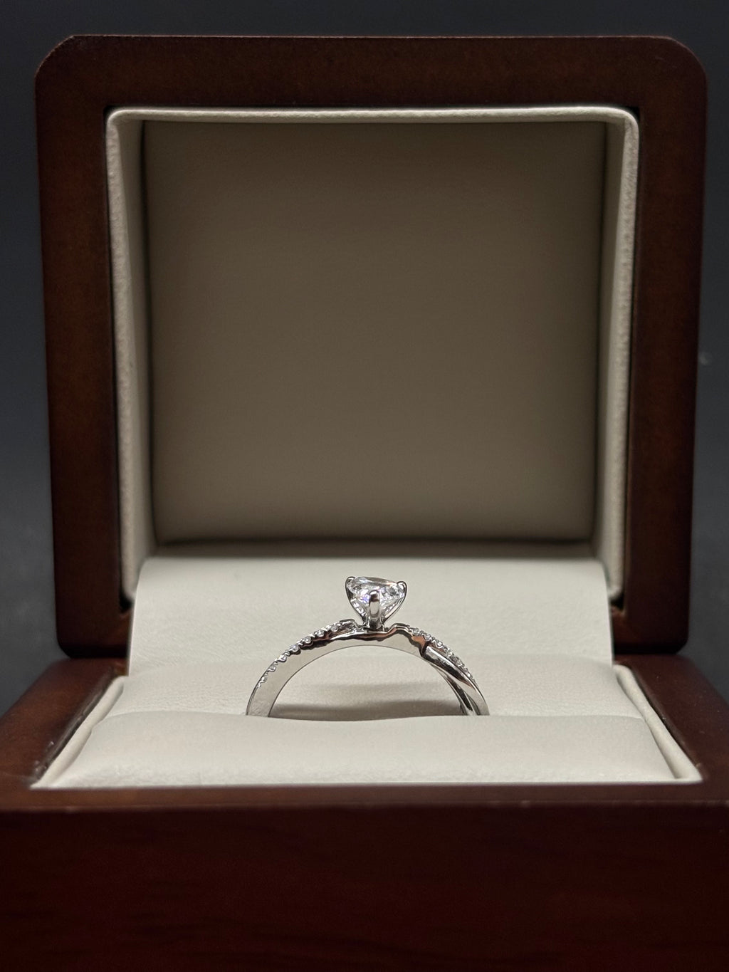 Anillo Oro Blanco 14k - 0.69 ct Brillante de Laboratio