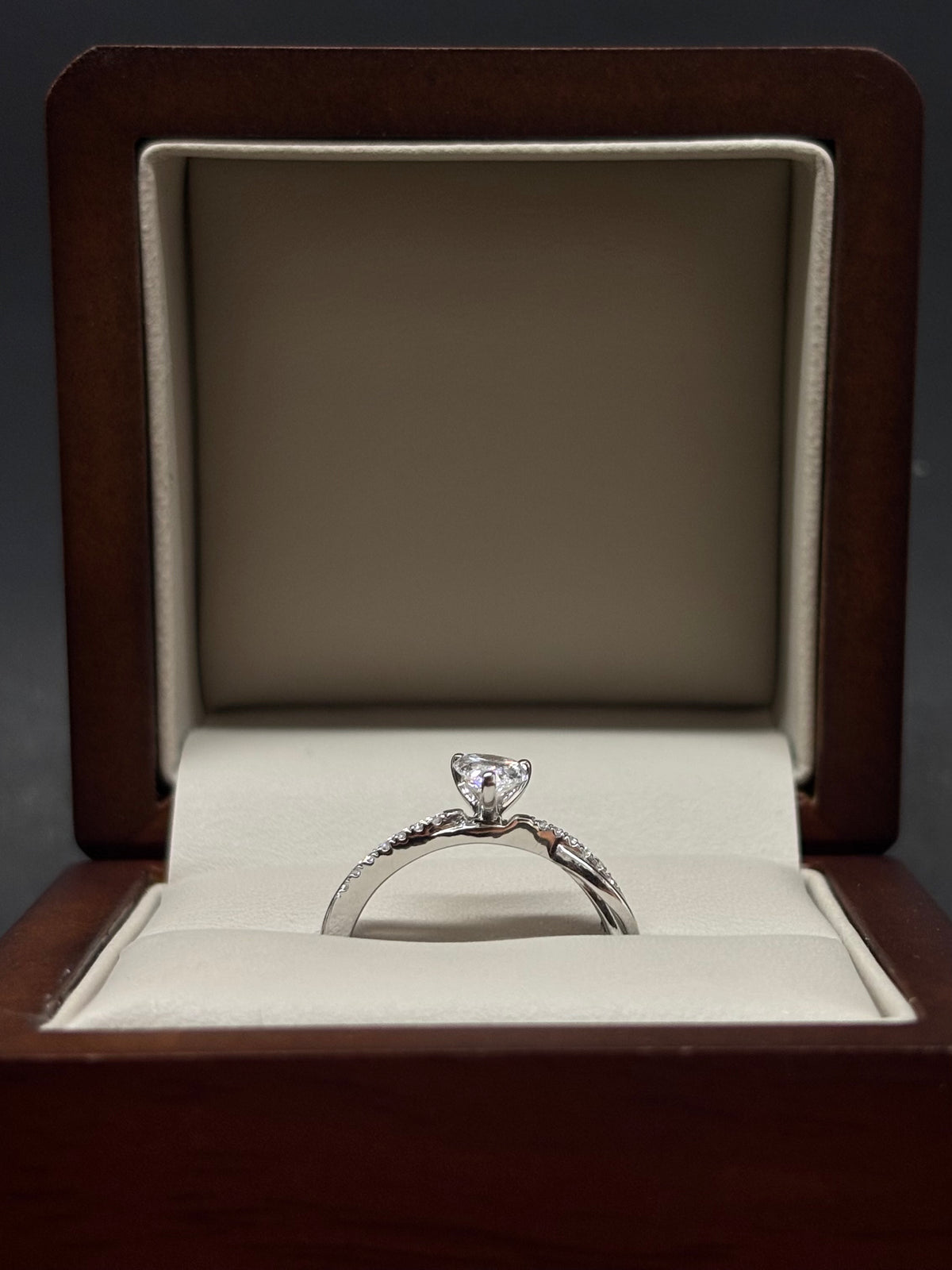 Anillo Oro Blanco 14k - 0.69 ct Brillante de Laboratio